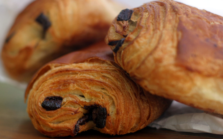 pain-au-chocolat-chocolatine-of-petit pain